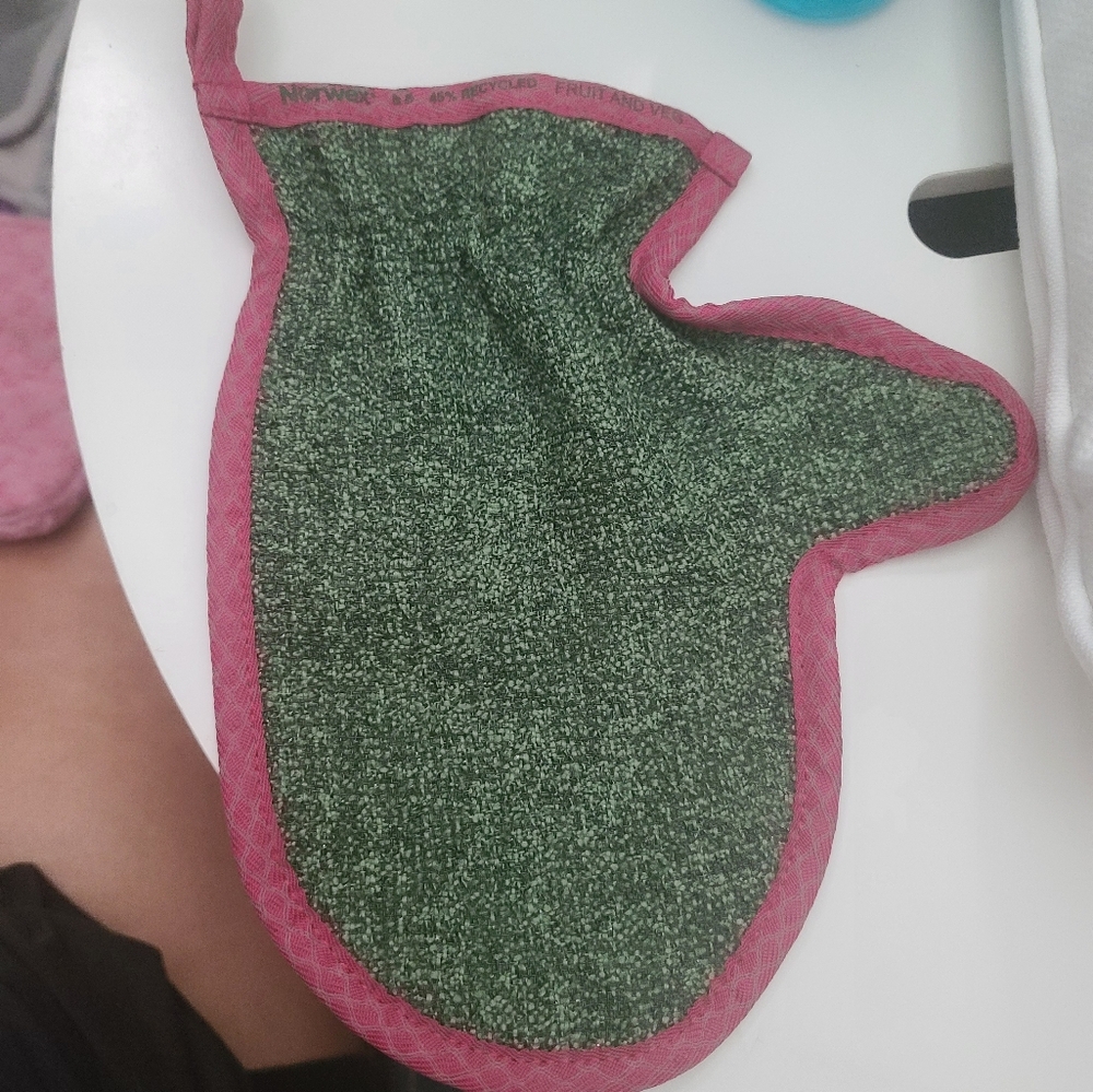 Norwex Veggie and Fruit Scrub Mitt - NEW NO TAGS
